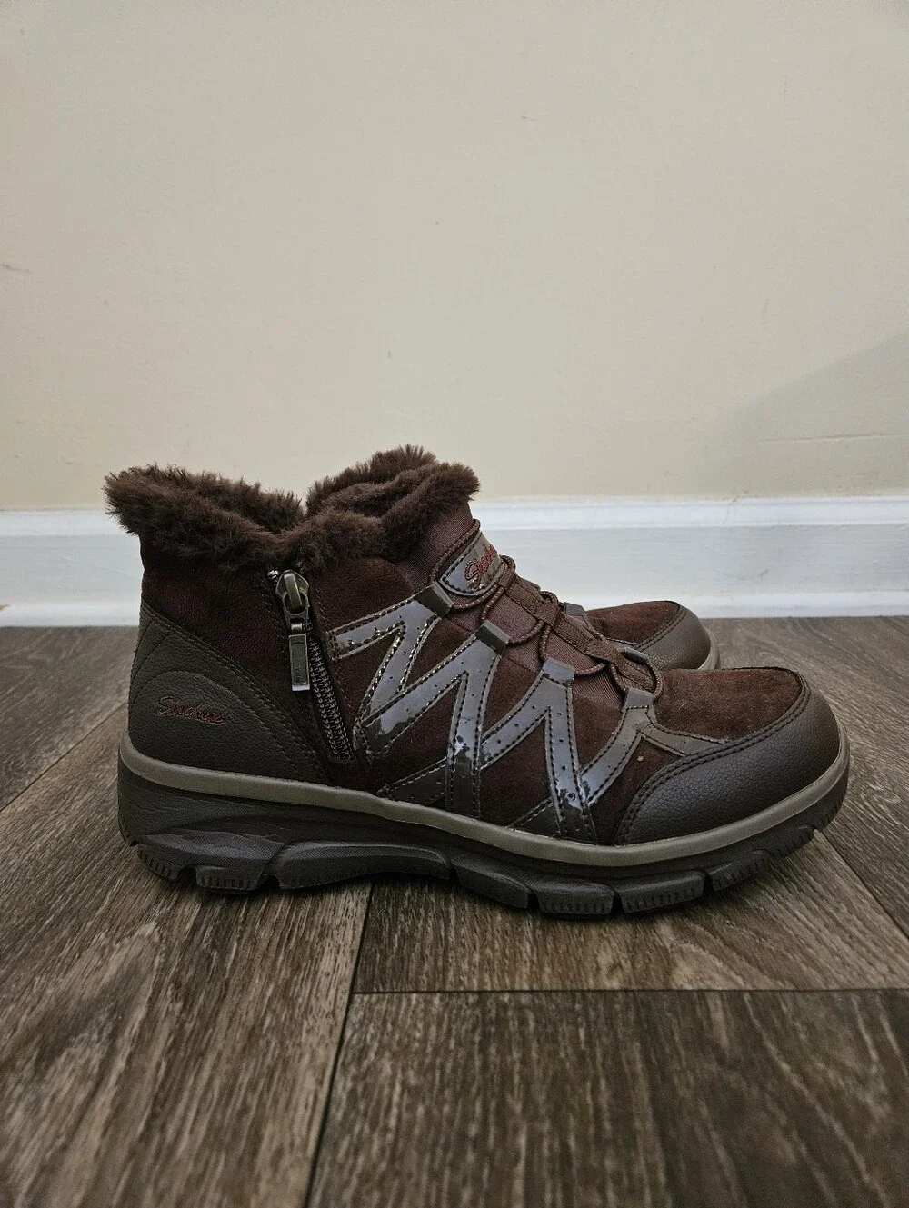 Skechers Women's Plush Lined Winter Boots, Size 8.5, Brown
